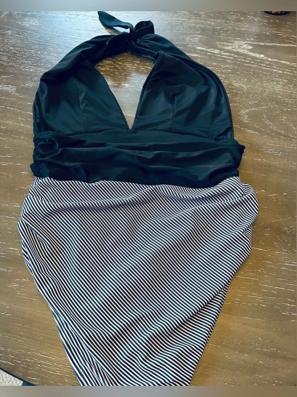 Very flattering swimsuit. Size Large/XL